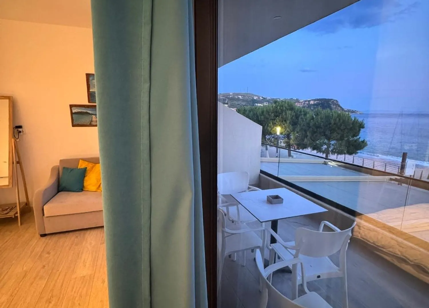 Otel Comfort Rooms Himarë