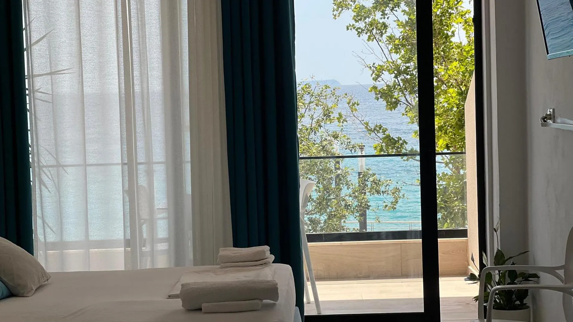Otel Comfort Rooms Himarë Arnavutluk