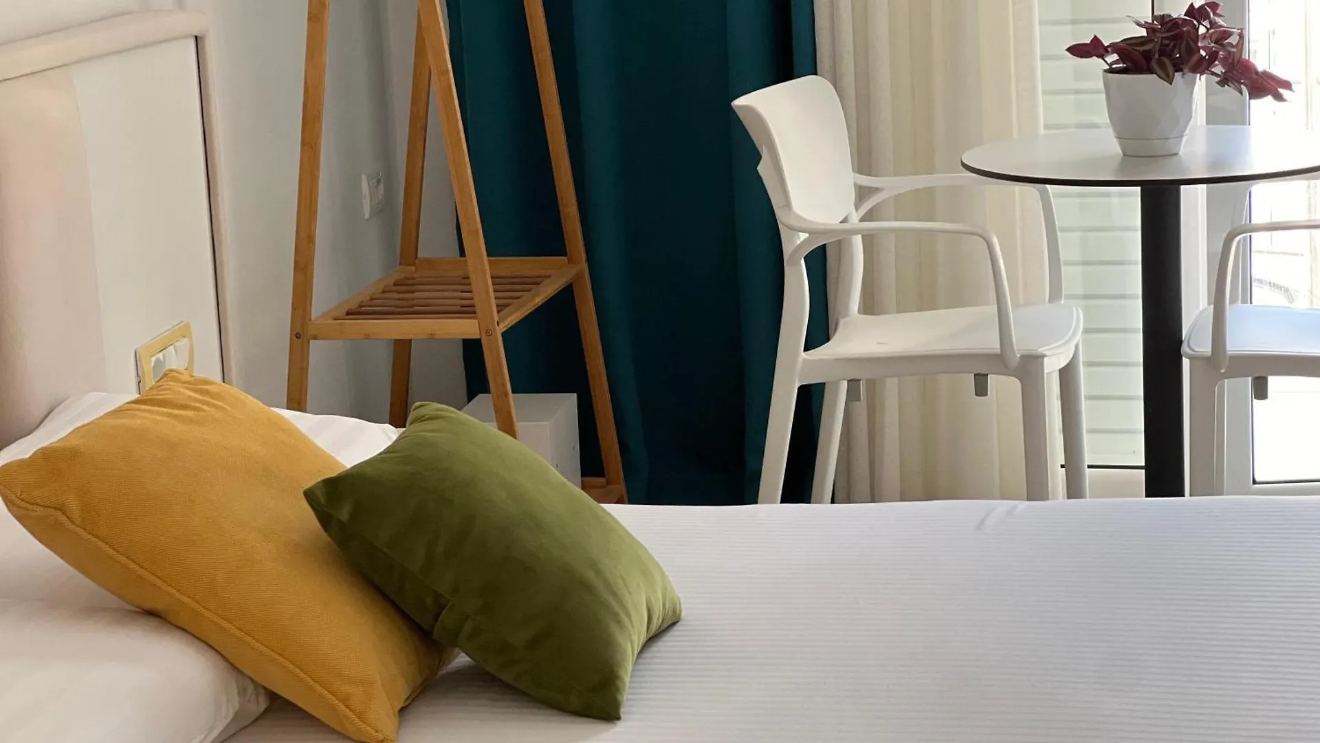 Comfort Rooms Himarë