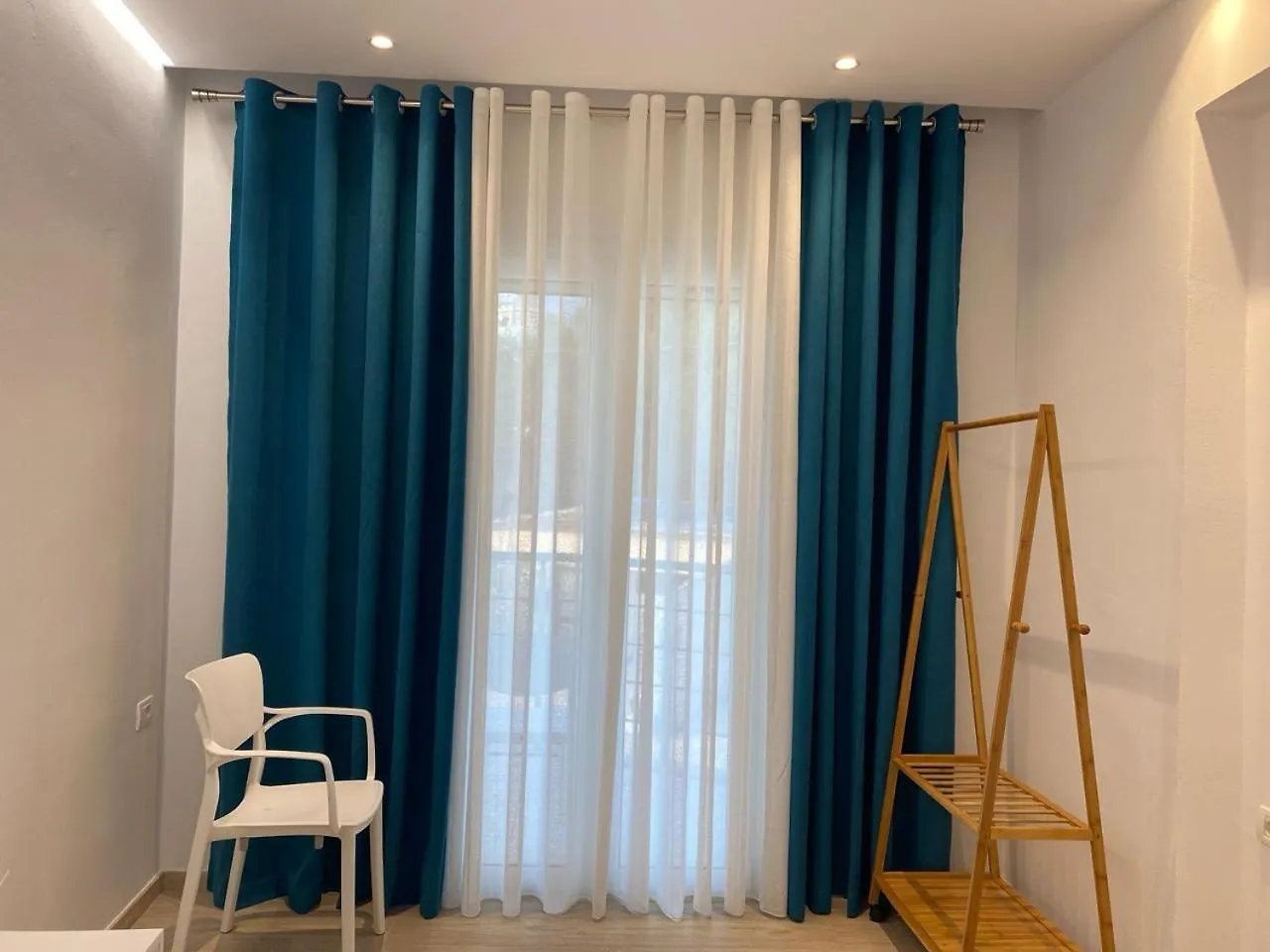 Comfort Rooms Himarë 0*,